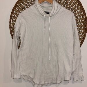 Wantable cream waffle knit mock turtleneck sweaterhsirt size small